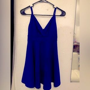 It’s in good quality and has been worn only once.